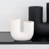 Vase forme u blanc
